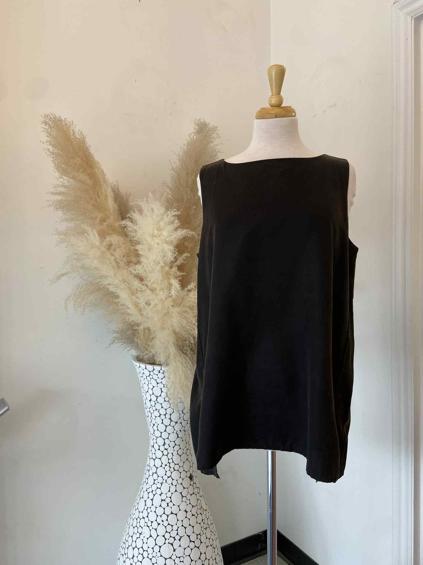 Halley Flowy Tank ~ Washed Black