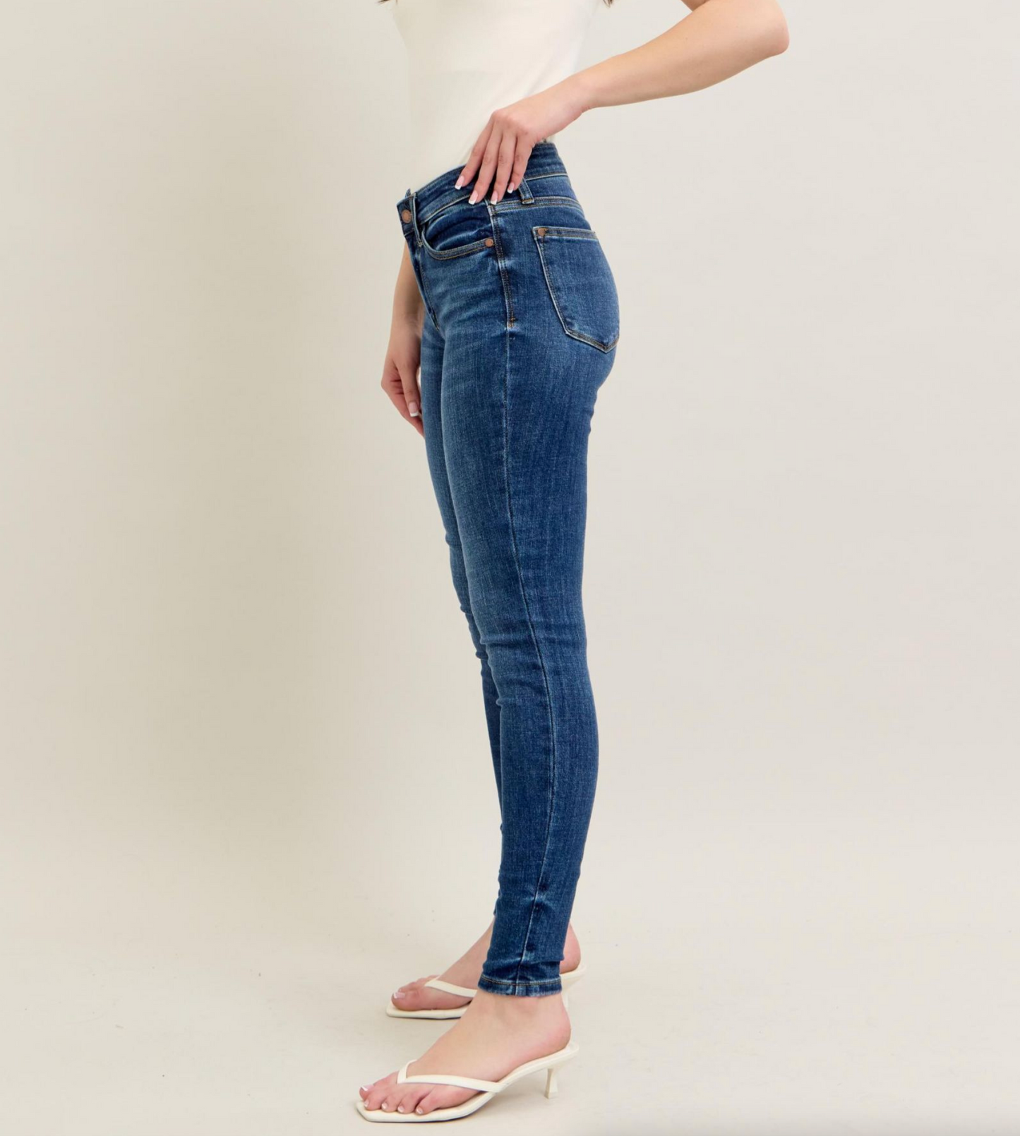 Suzie Skinny Jeans { Reg & Curve }