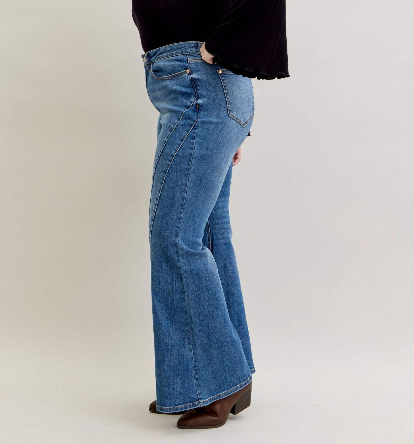 Kyla Flare Jeans { Reg & Curve }