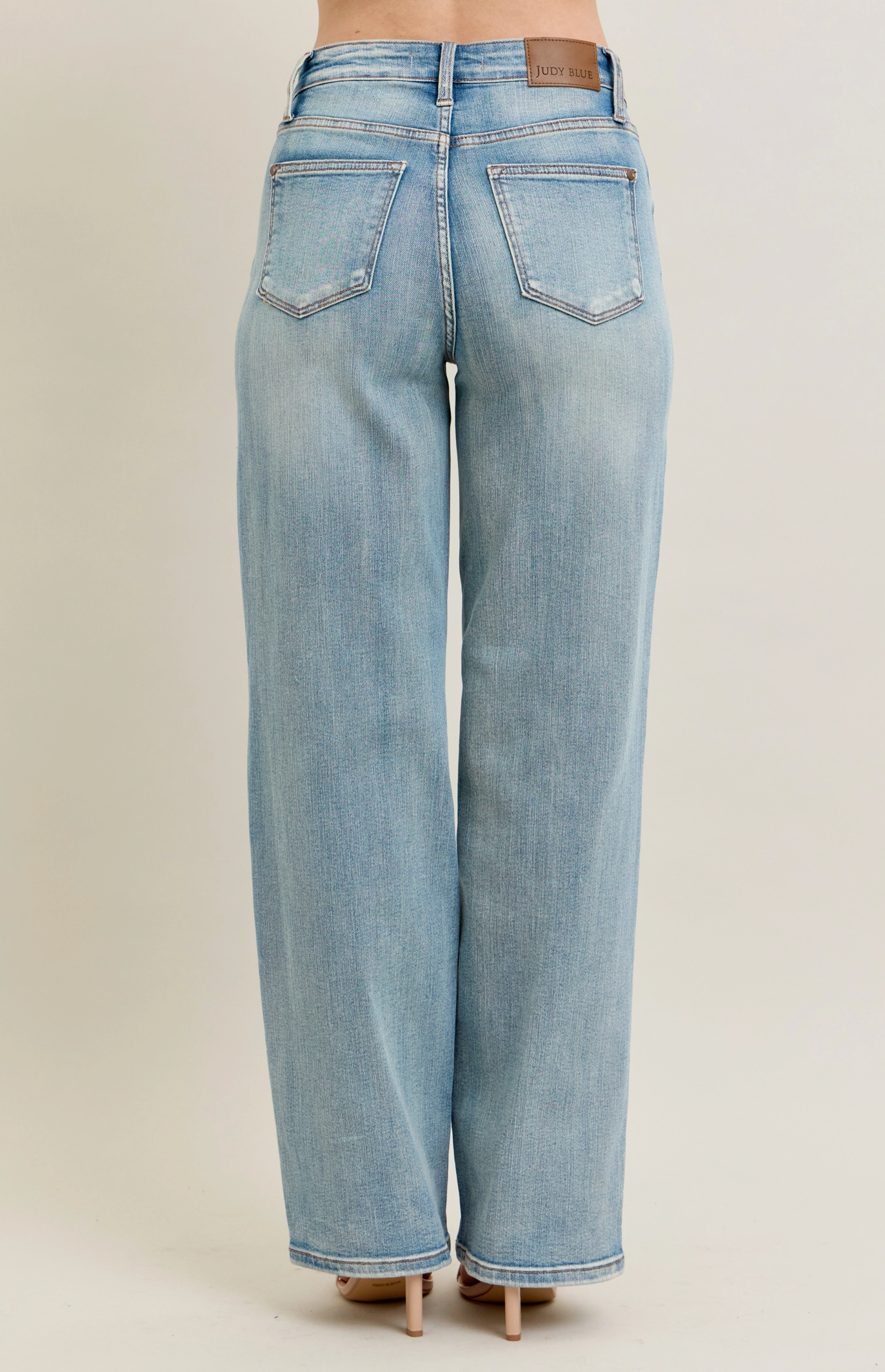 Ally Straight Leg Jean { Reg }