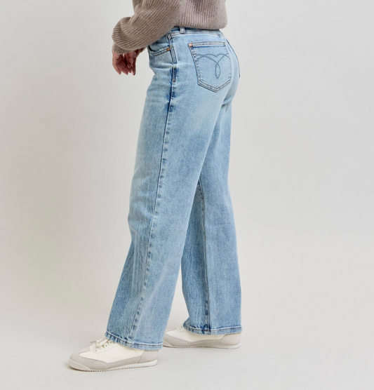 Betty Petite Straight Leg { Reg }