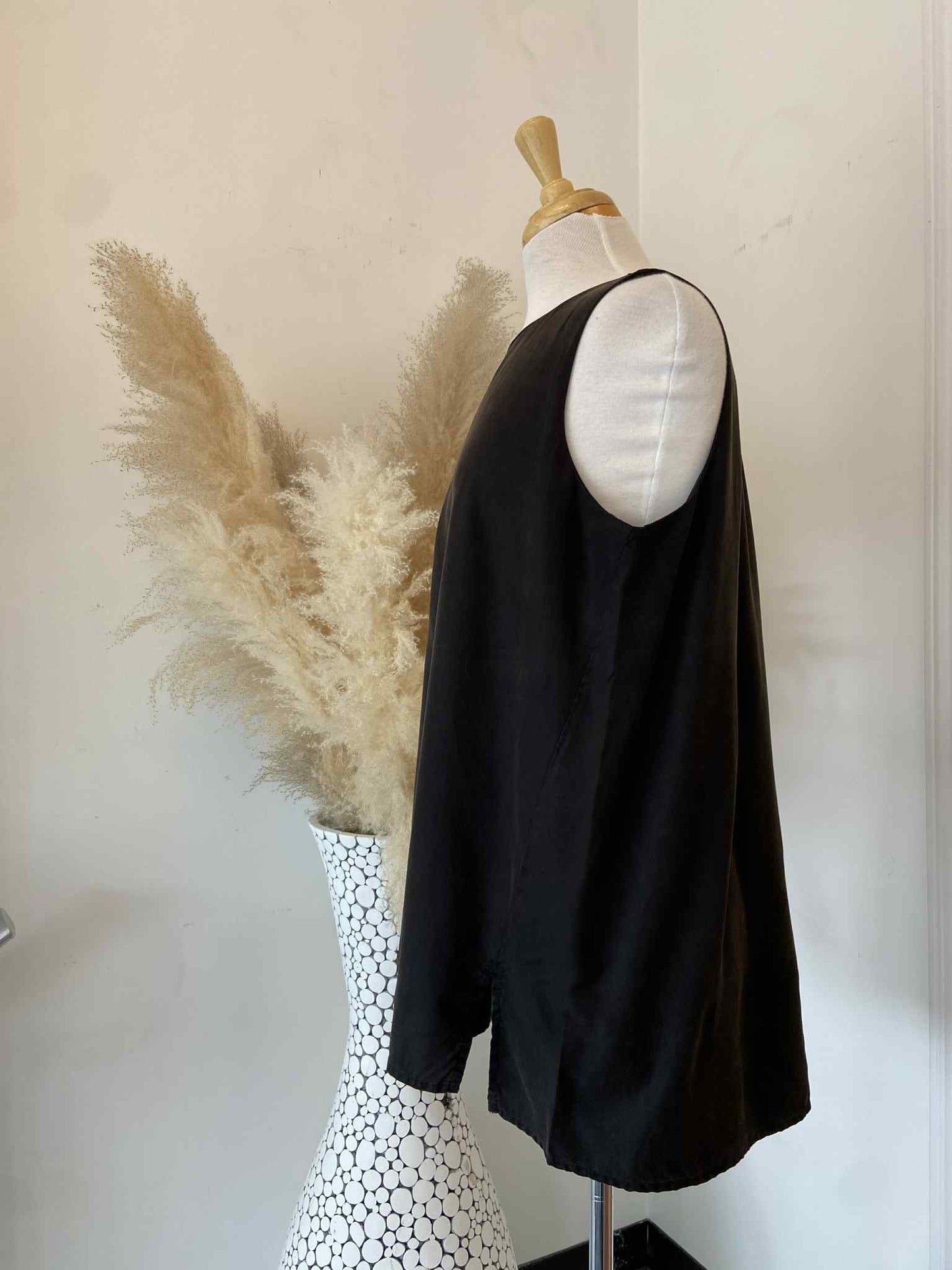 Halley Flowy Tank ~ Washed Black