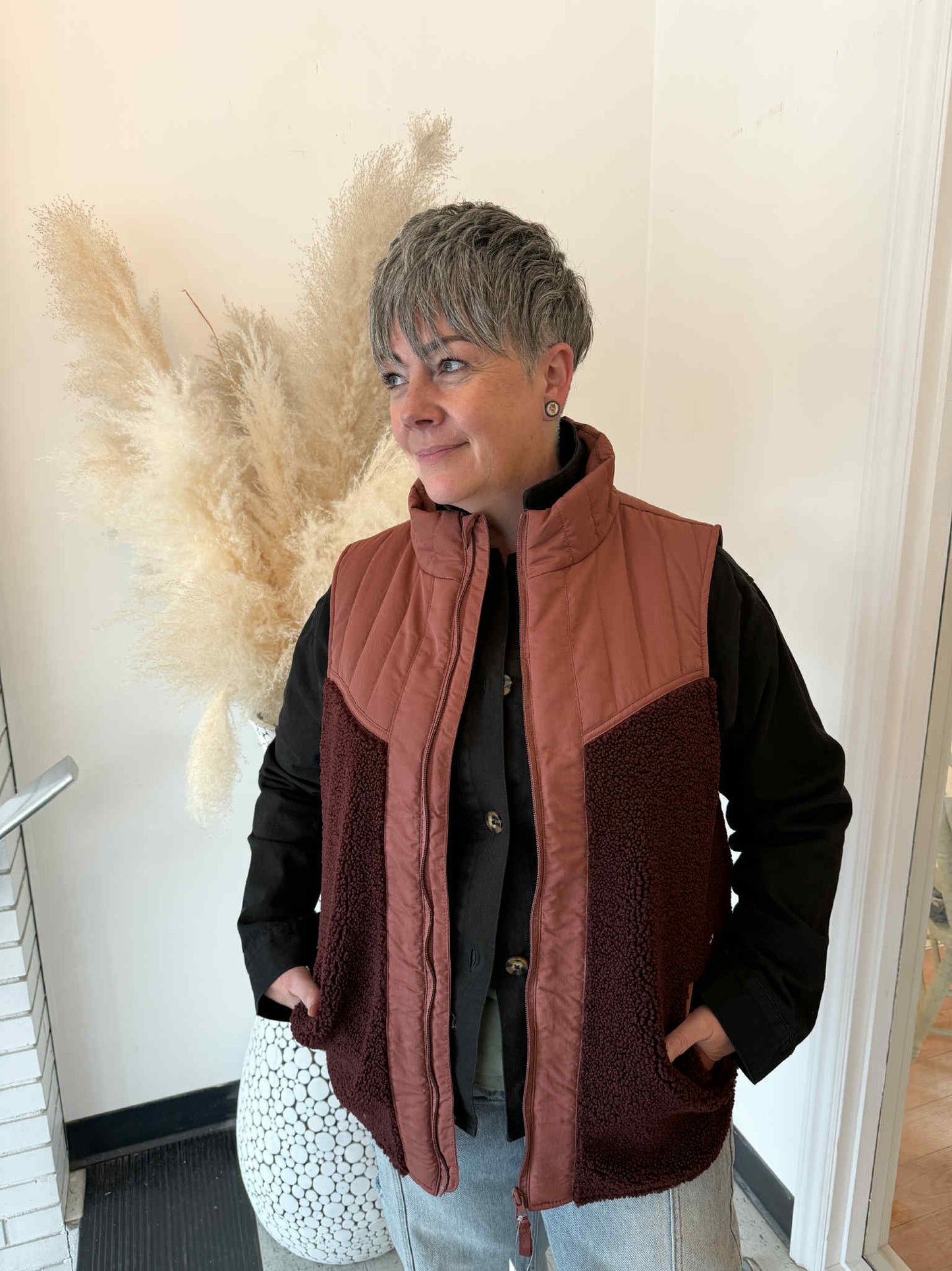 Dela Vest
