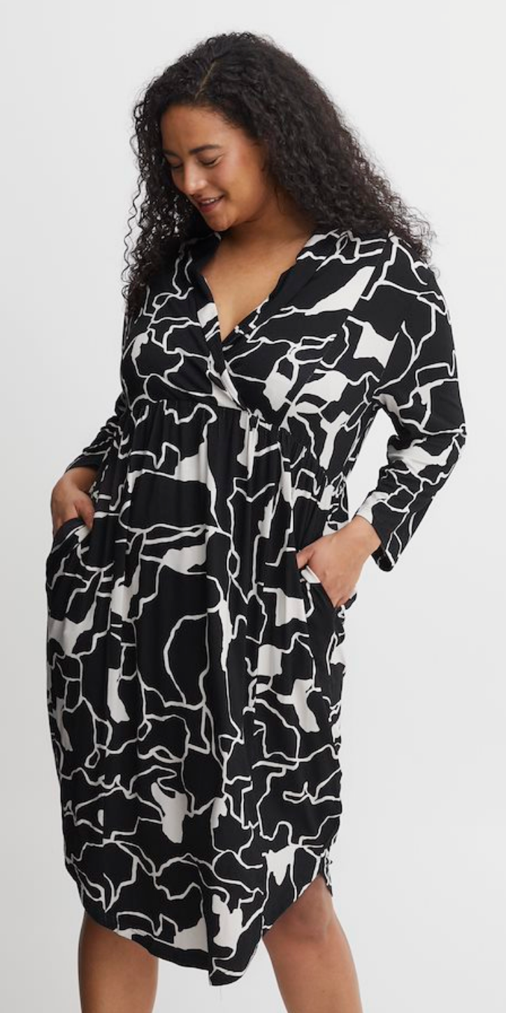 Dotty Dress { Curve }