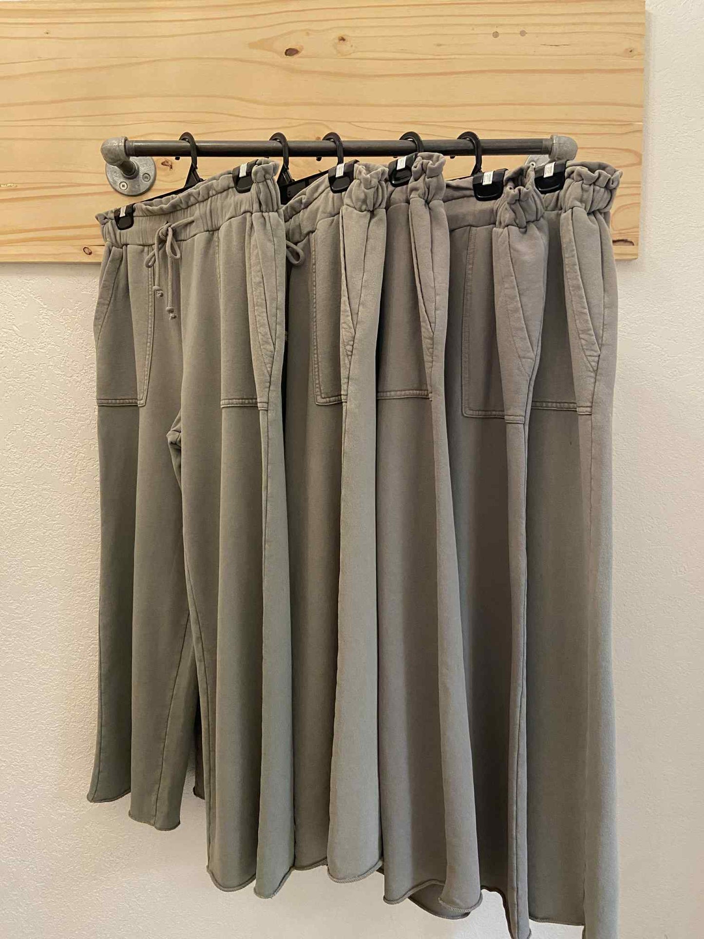 Ryleigh Ankle Pant ~ Pebble
