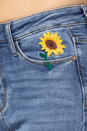 Open image in slideshow, Sunny Days Relaxed Fit Jeans {Reg}
