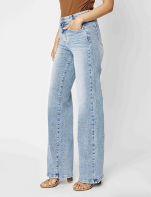 Open image in slideshow, Farrah Retro Straight Leg Jean
