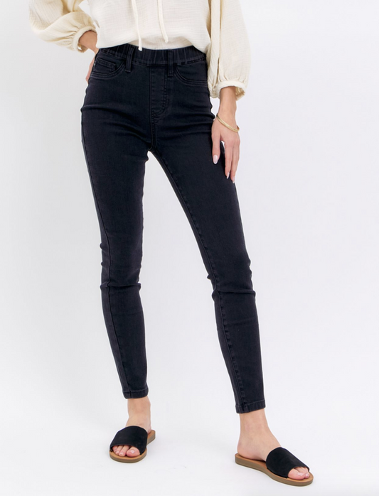 Margie Pull On Skinny Jeans { Reg & Curve }