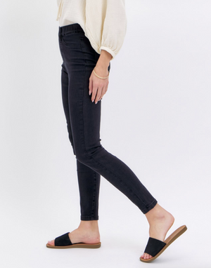 Margie Pull On Skinny Jeans { Reg & Curve }