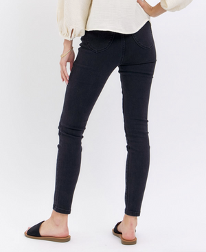 Margie Pull On Skinny Jeans { Reg & Curve }