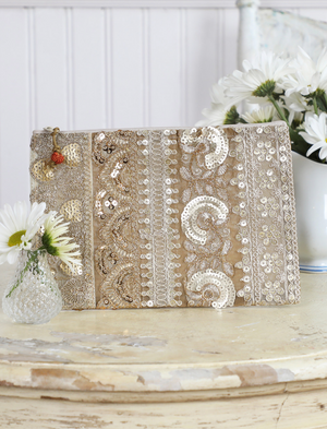 Open image in slideshow, Canto Pouch { 3 colors }
