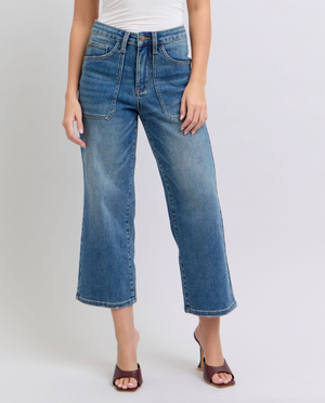 Open image in slideshow, Joanie Crop Jeans { Reg }
