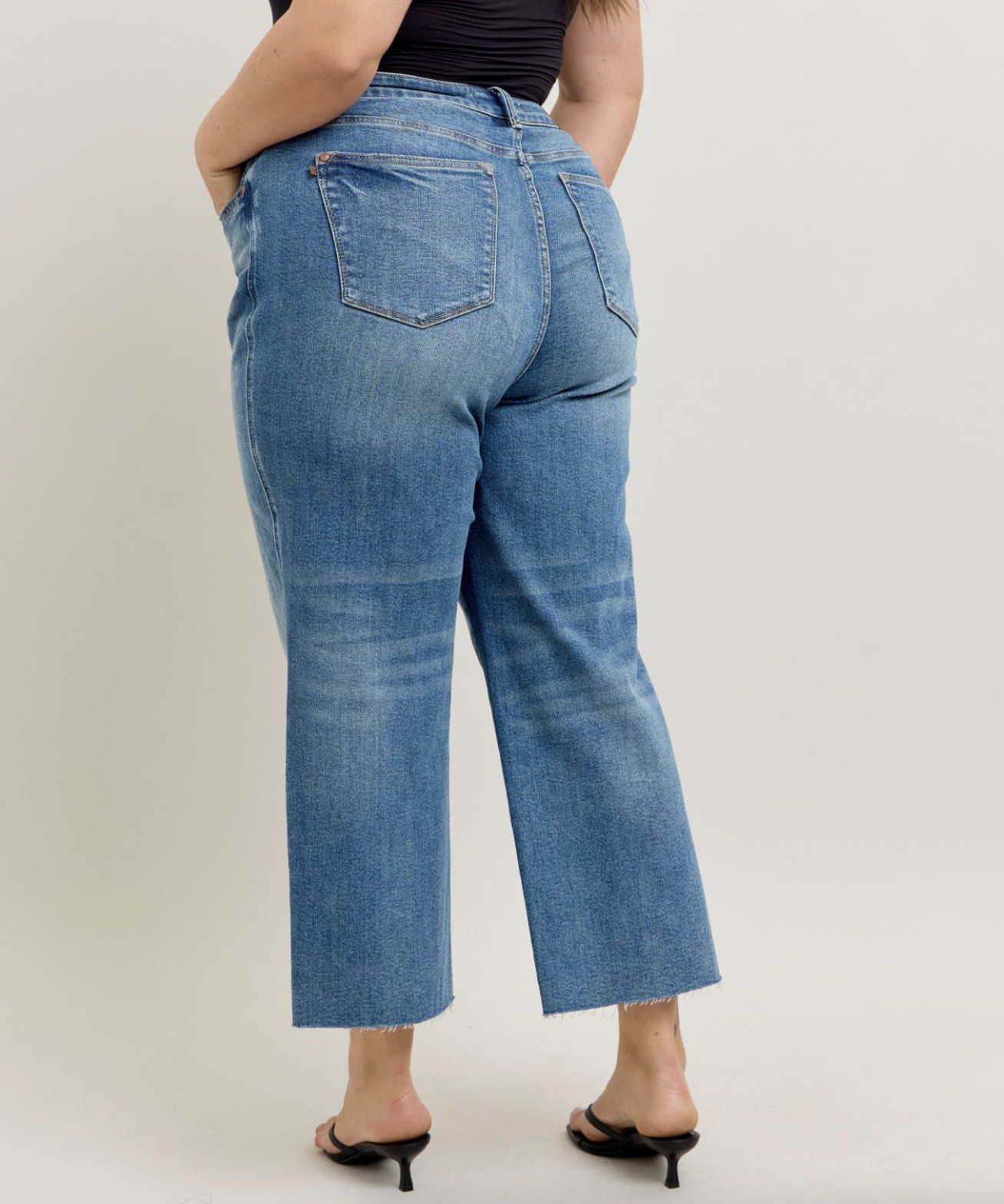 Geena Rigid Magic Crops { Reg & Curve }