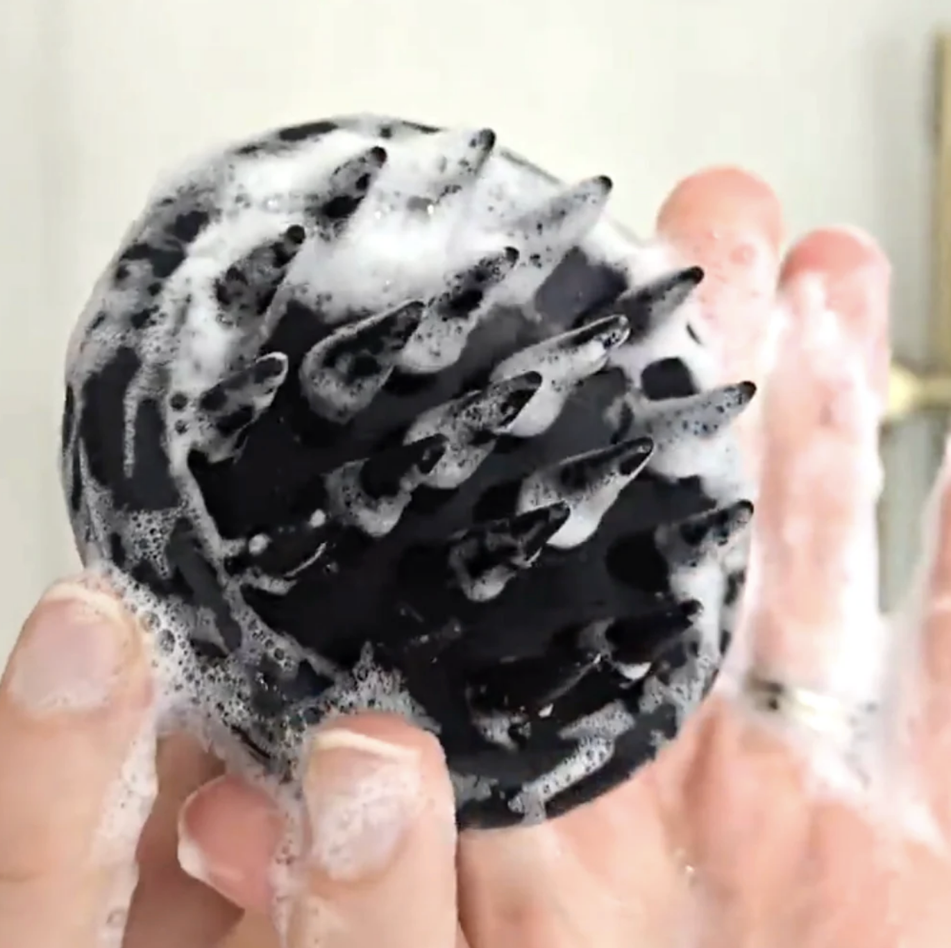 Scalp Scrubber - Beauty From Bees