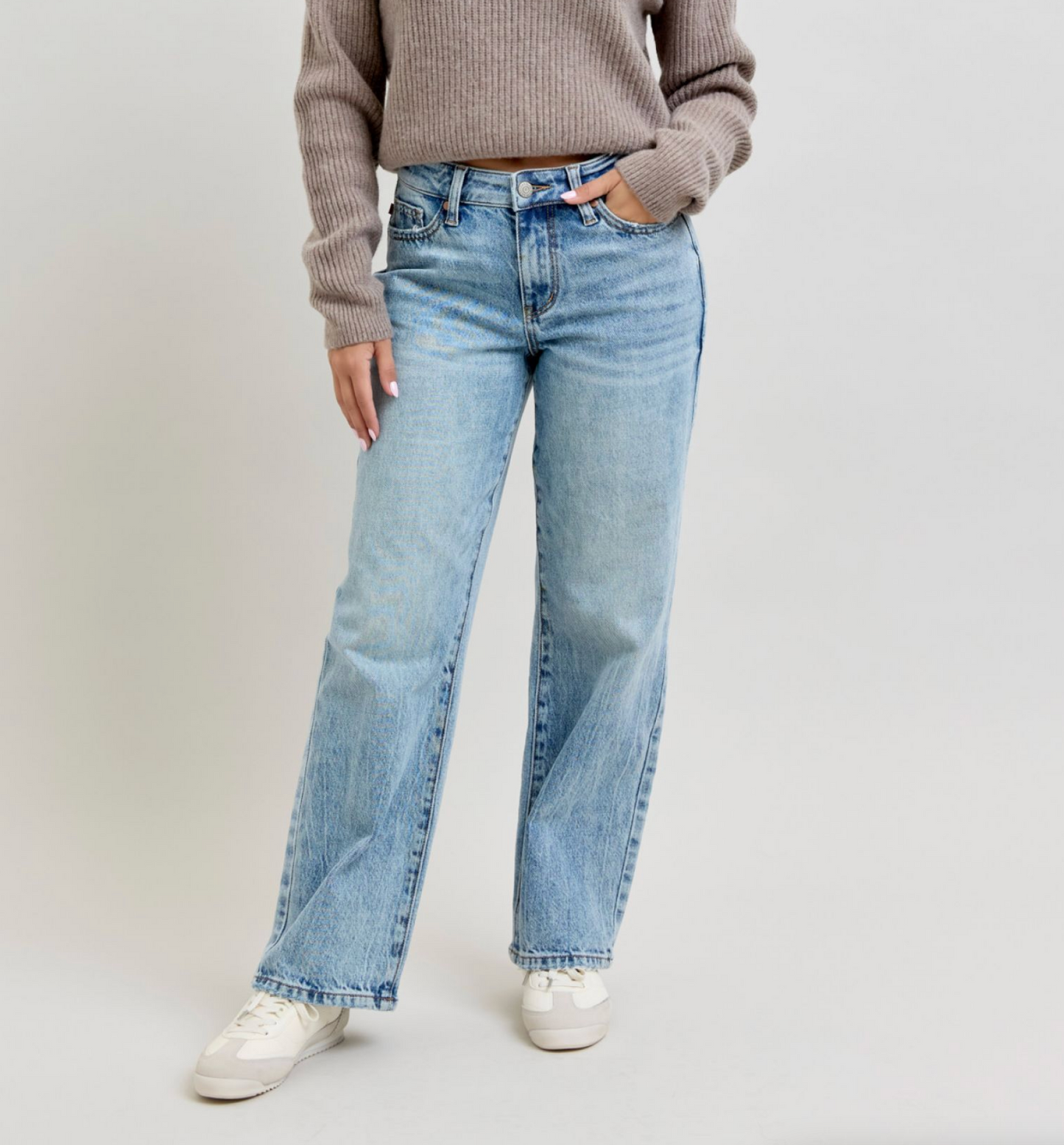 Betty Petite Straight Leg { Reg }