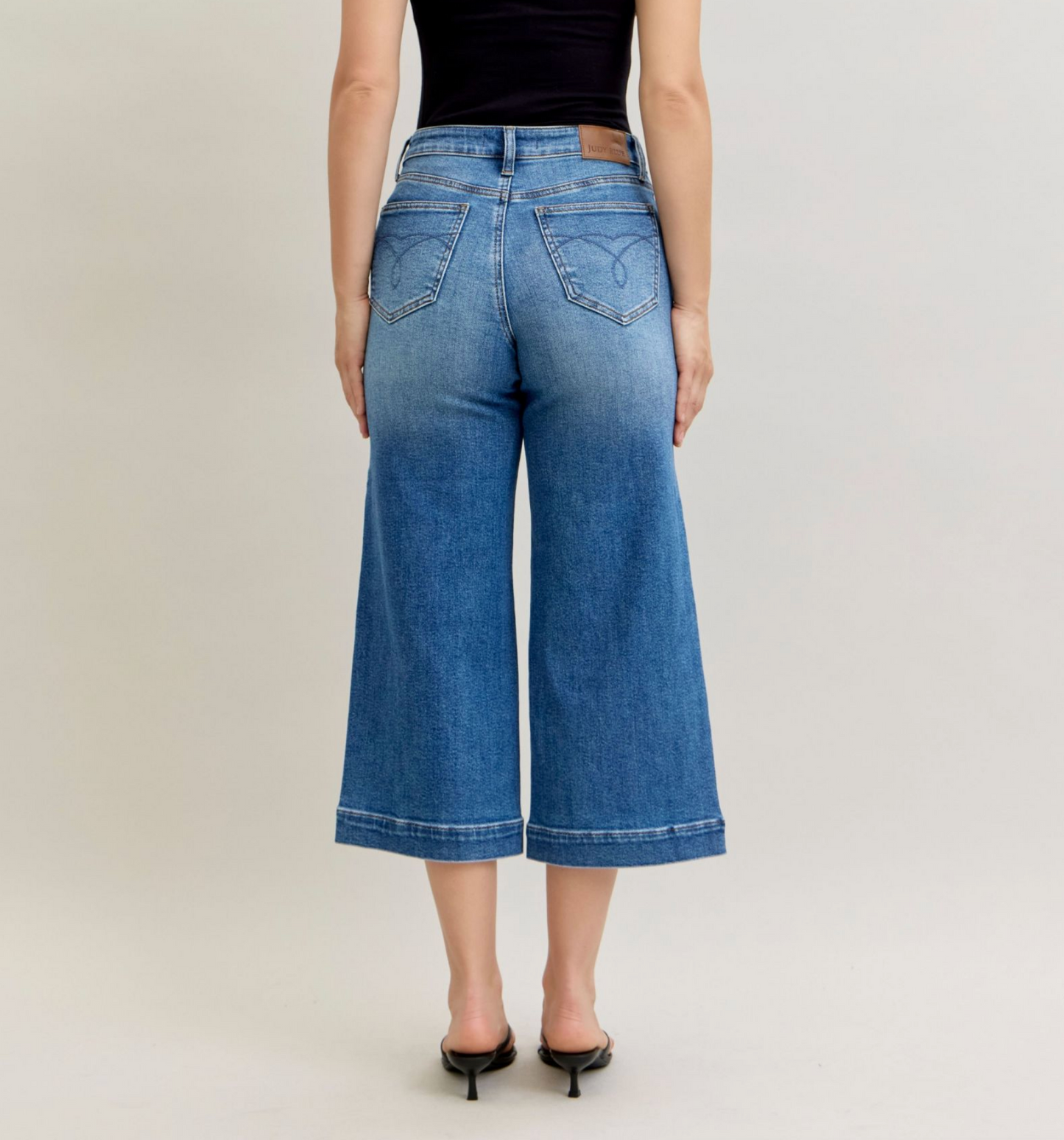Maya Crop Jean { Reg }