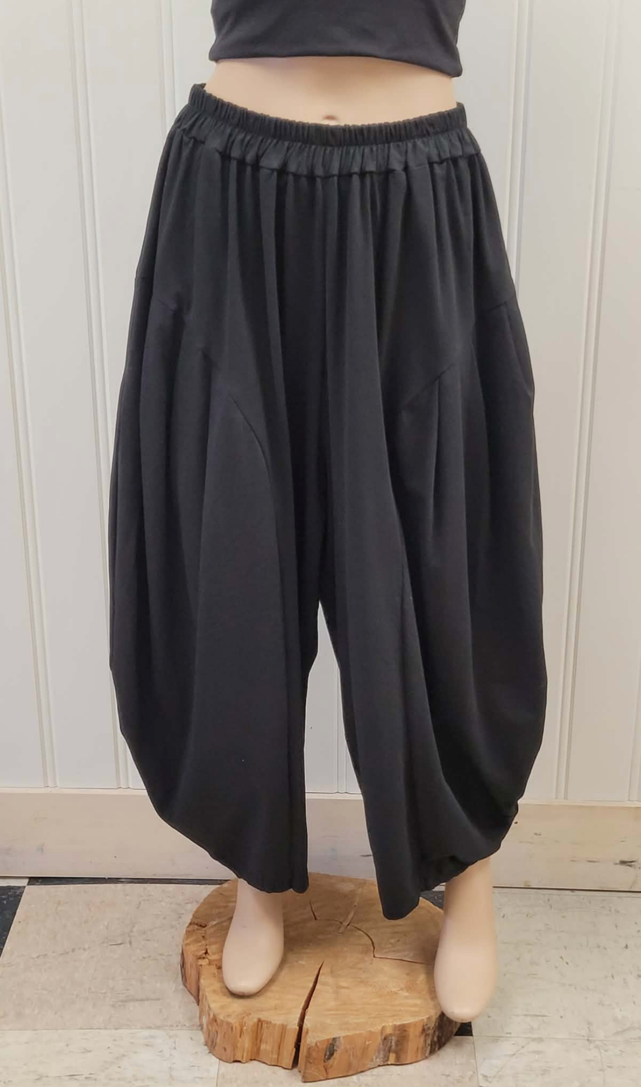 Soft Barrel Crop Pants ~ 2 Colours