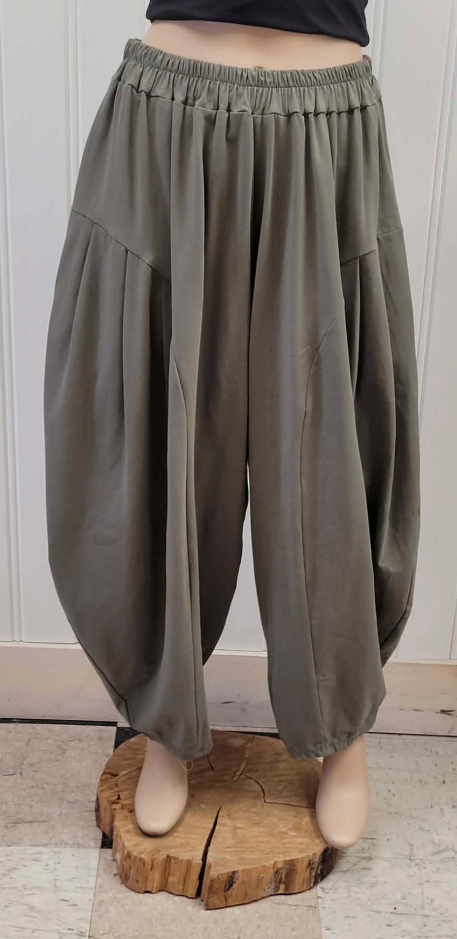 Soft Barrel Crop Pants ~ 2 Colours