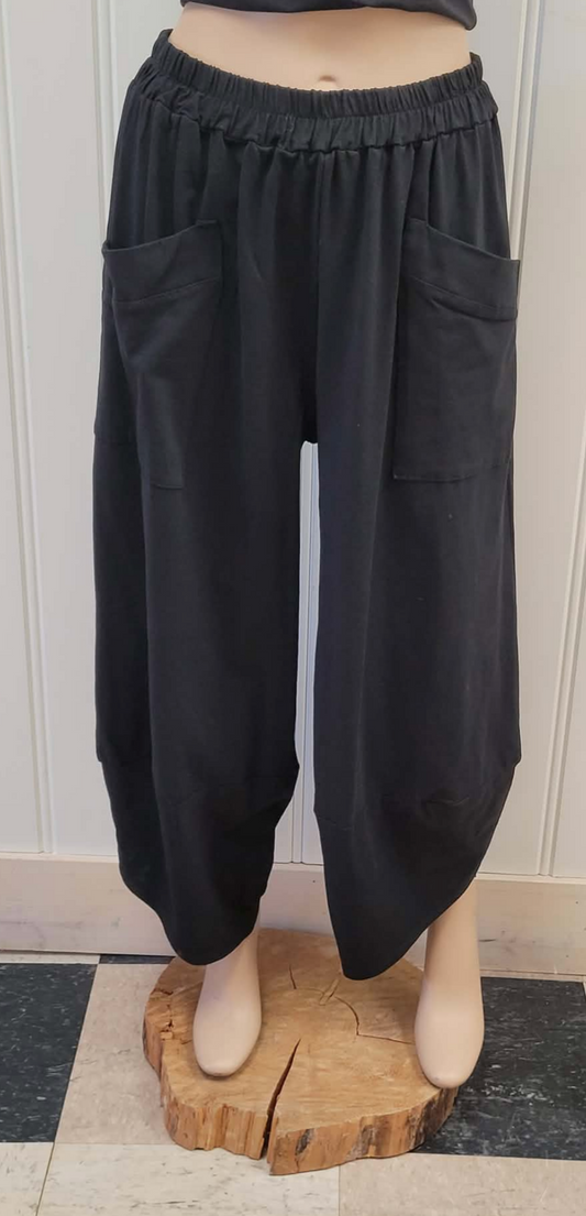 Pocket Cropped Soft Barrel Pants ~ Black