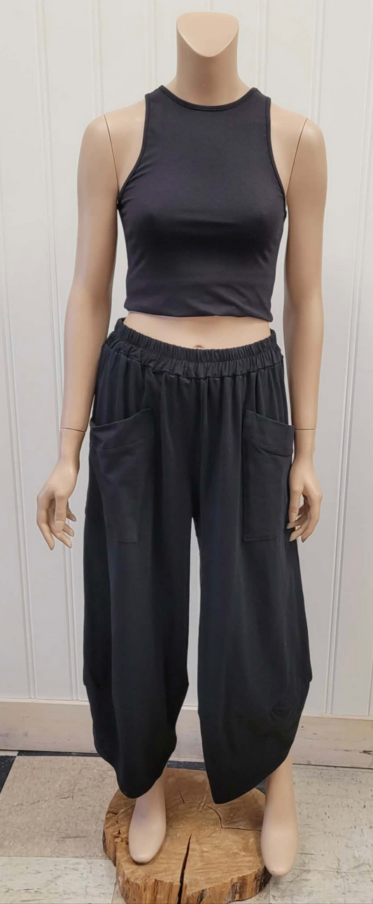Pocket Cropped Soft Barrel Pants ~ Black