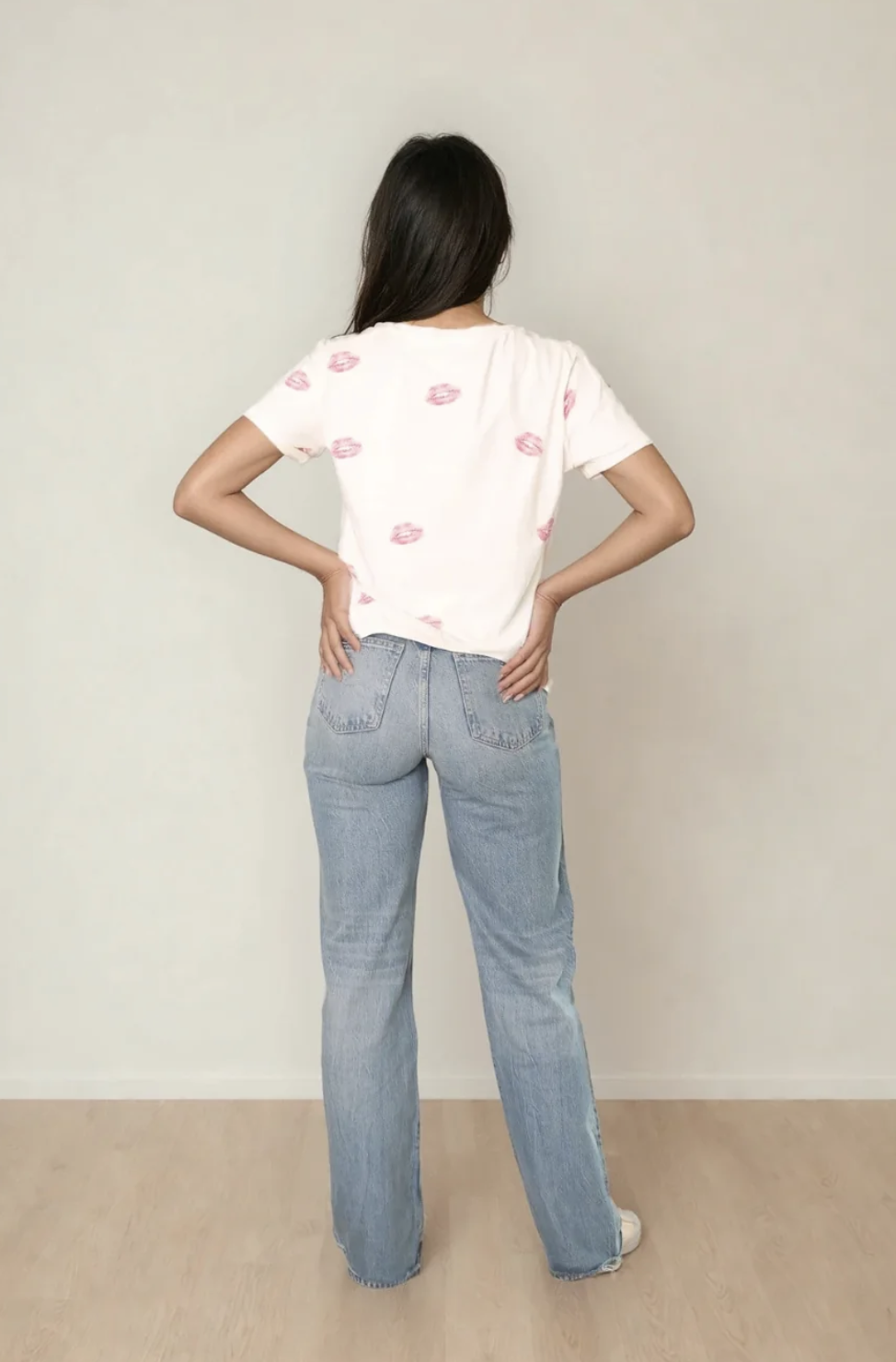 Reign Printed Graphic Tie Tee ~ White Kisses