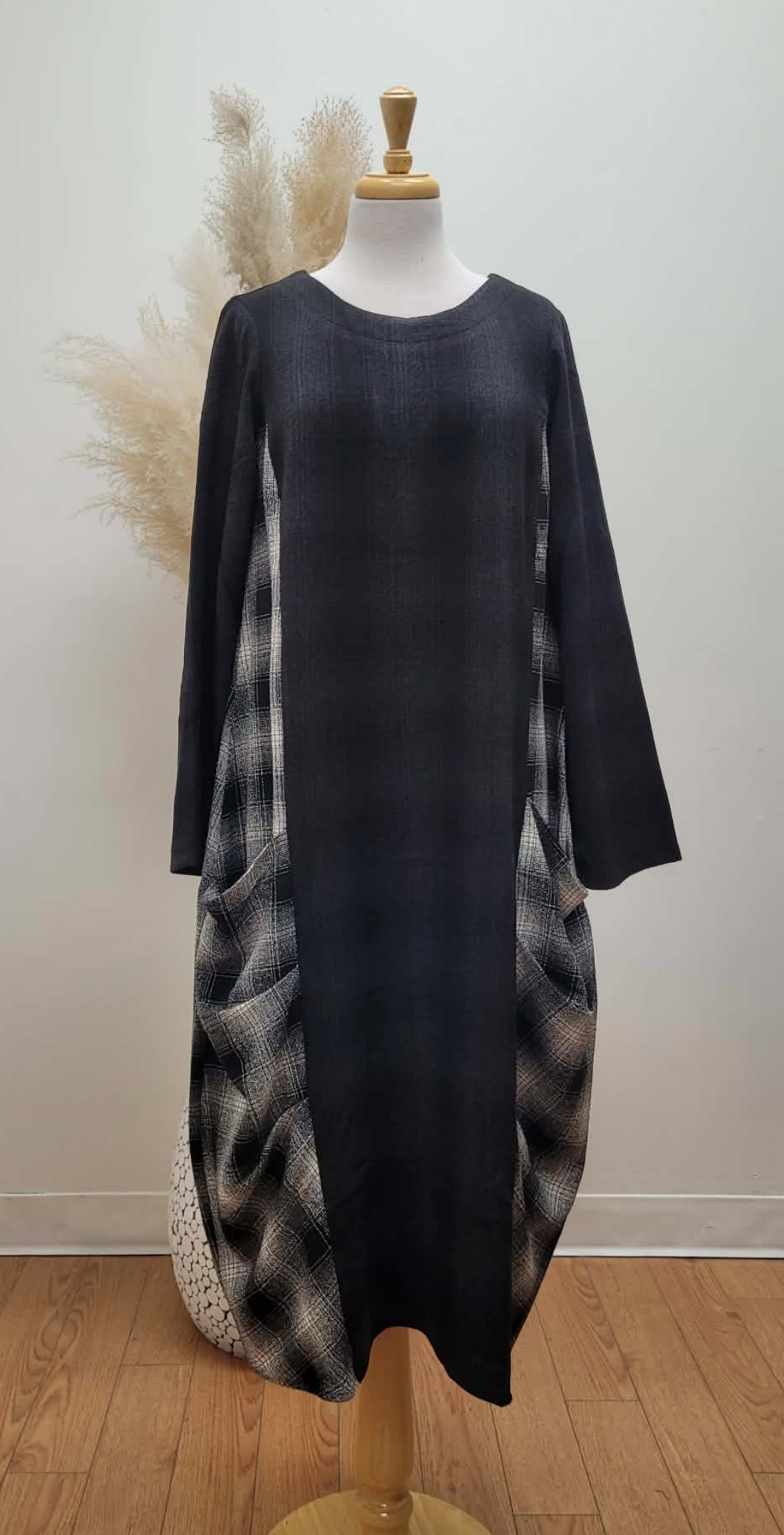 Balloon Dress ~ Anthracite/Ecru Plaid