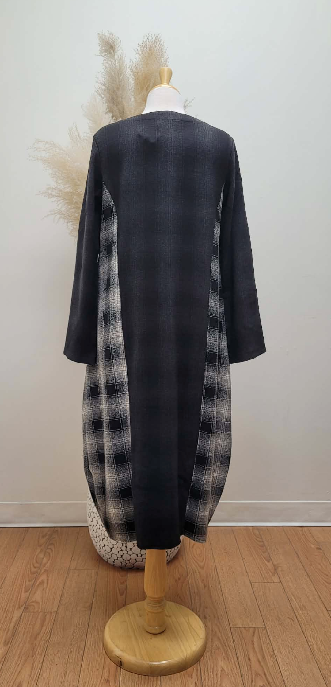 Balloon Dress ~ Anthracite/Ecru Plaid