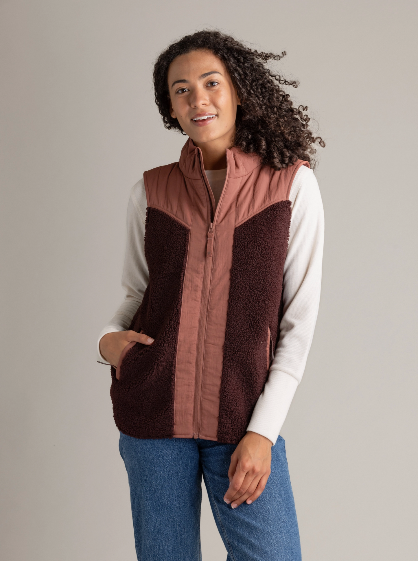Dela Vest