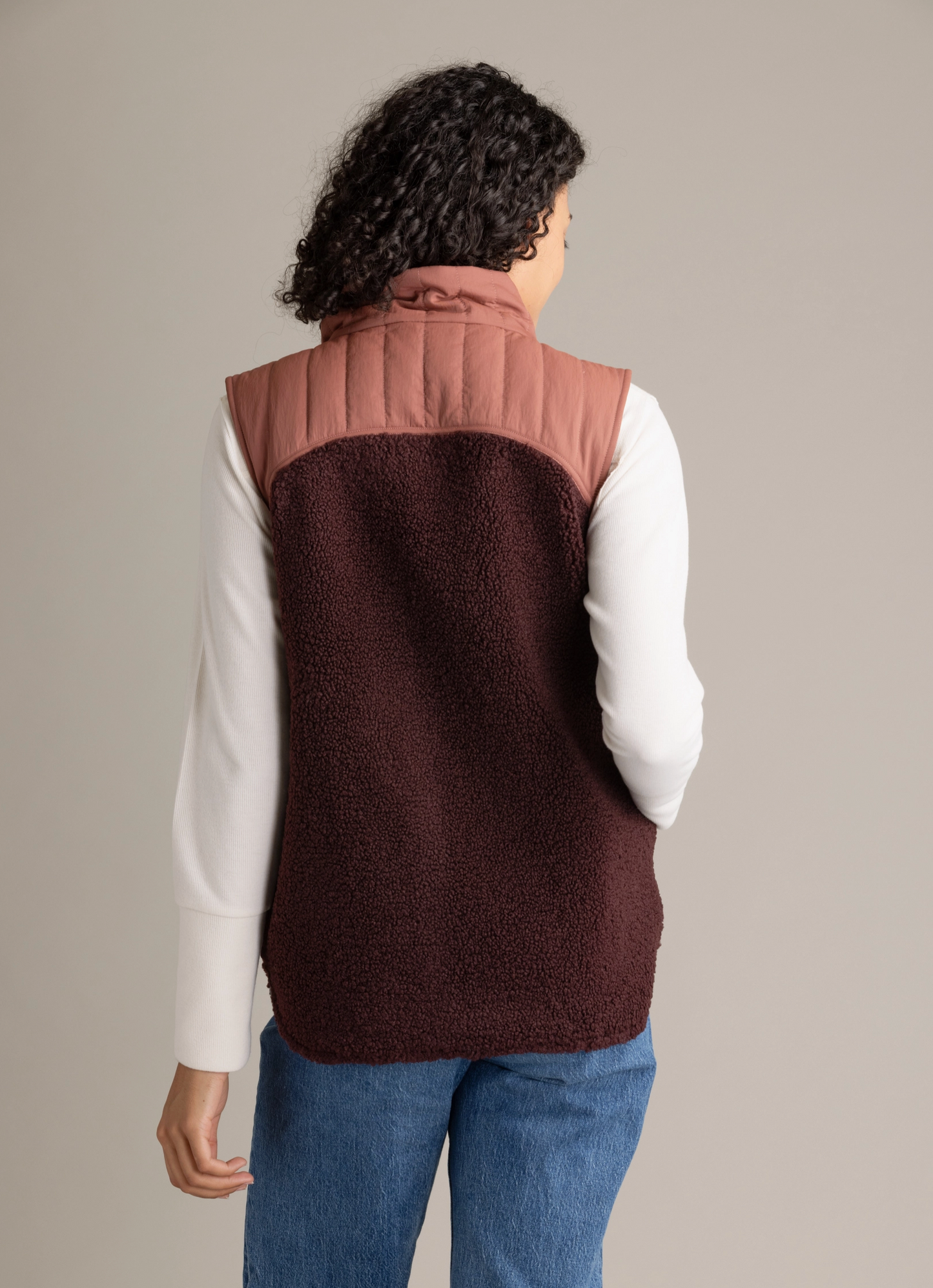 Dela Vest
