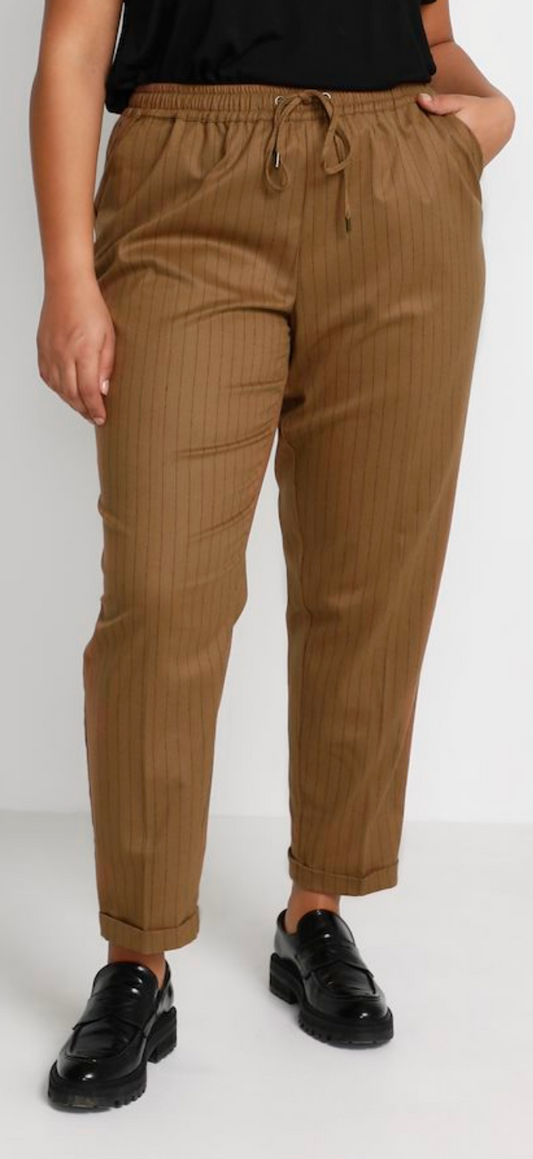 KCelonda Trousers ~ Size 20
