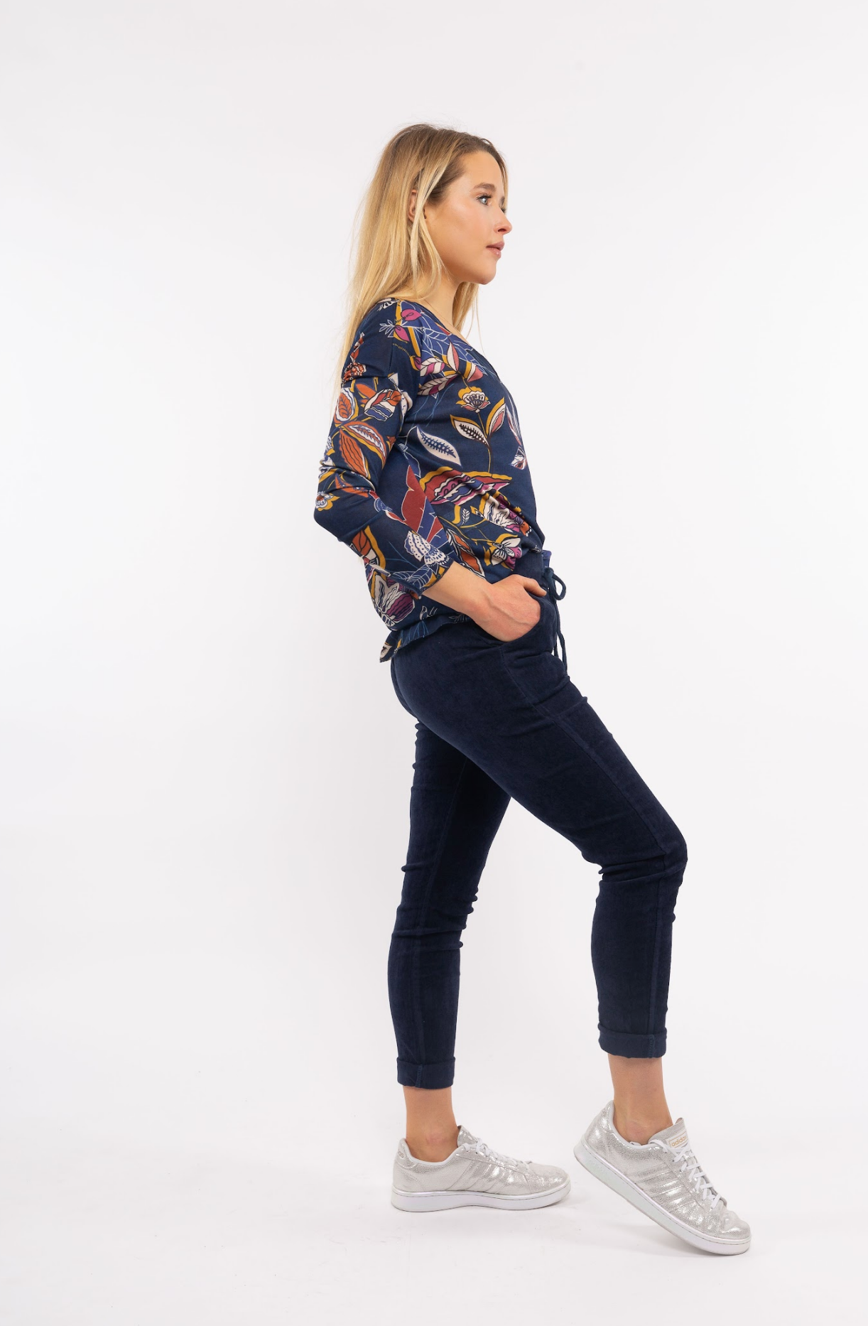 Lilly V Neck ~ Size S