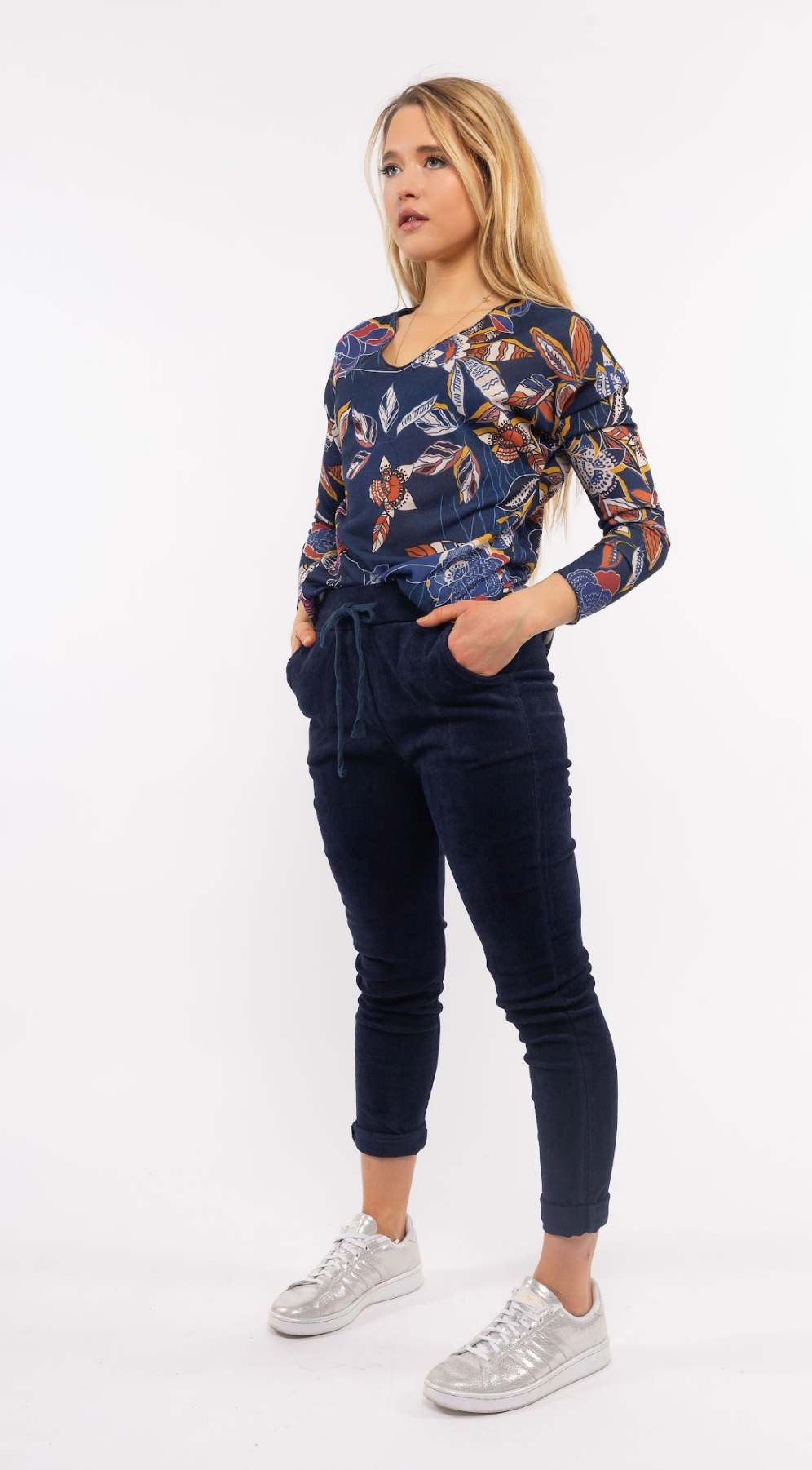 Lilly V Neck ~ Size S