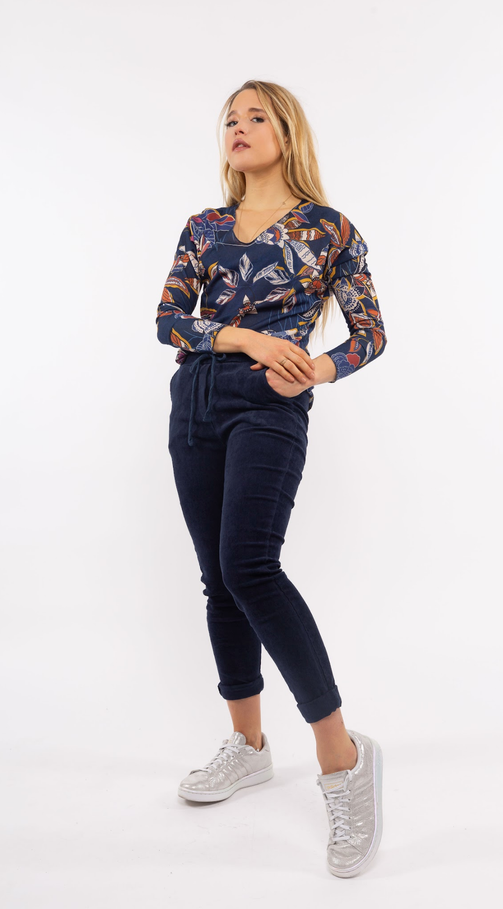 Lilly V Neck ~ Size S