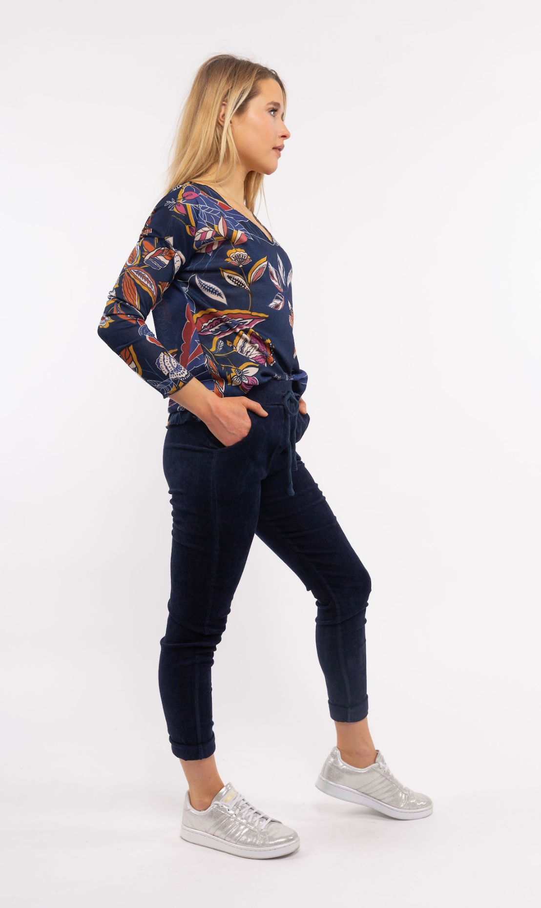 Lilly V Neck ~ Size S