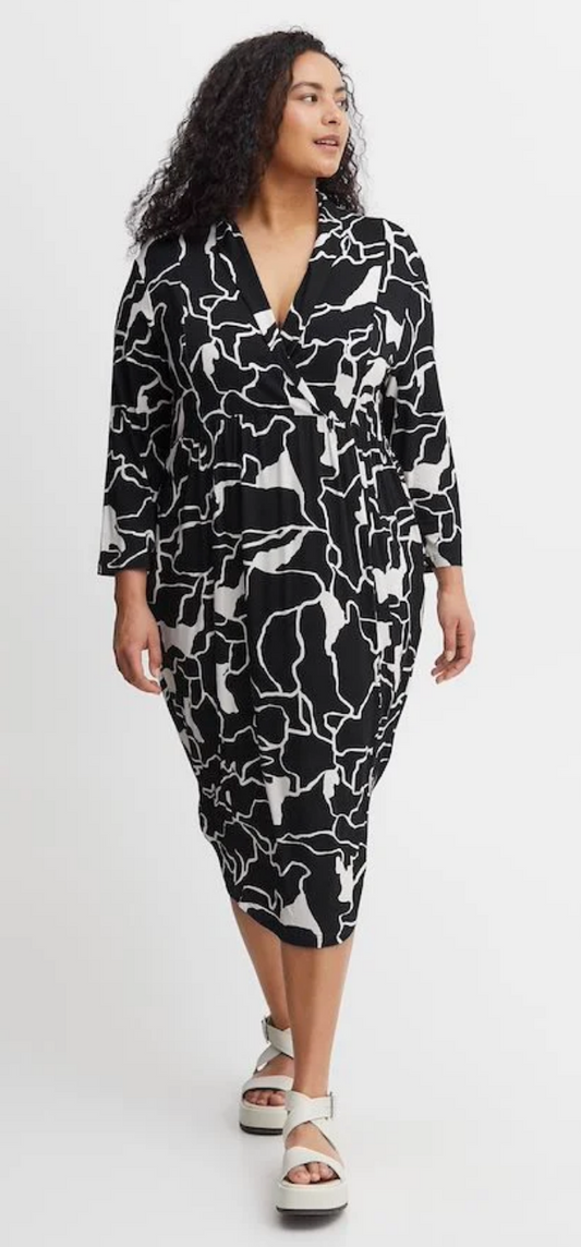 Dotty Dress { Curve }